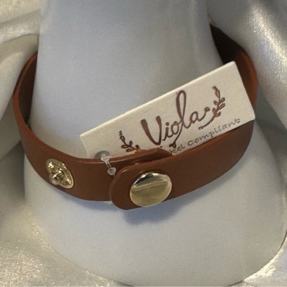 Viola “Be Strong” Faux Leather Bracelet – Brown | Motivational Snap Cuff - Picture 4 of 7